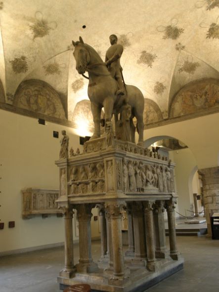 Cripta: monumento funebre Bernabò Visconti