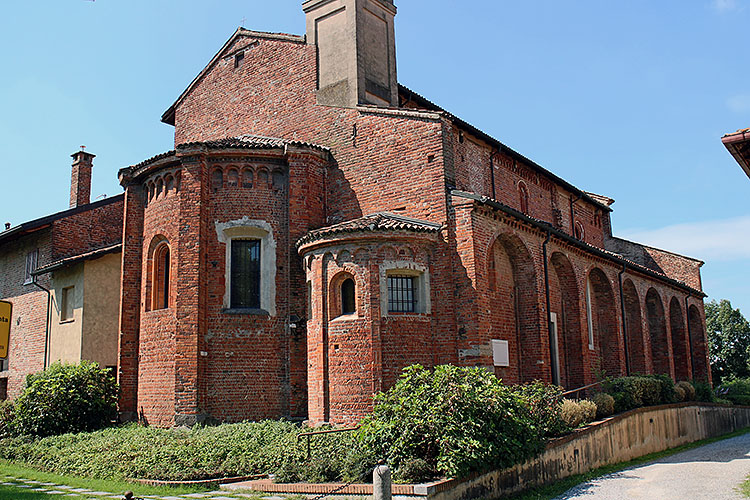 Santa Maria in Calvenzano, retro