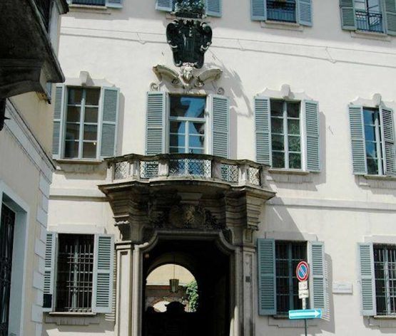 Palazzo Trivulzio, dettaglio facciata
