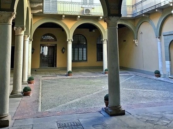Palazzo Trivulzio, cortile