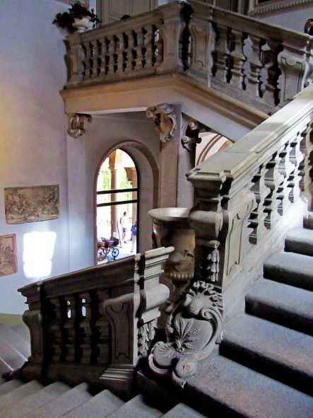 Palazzo Trivulzio, scalinata interna