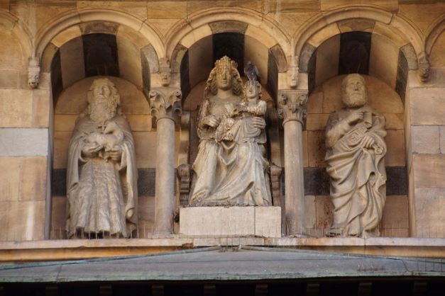 Loggia degli Osii: Madonna con il bambino