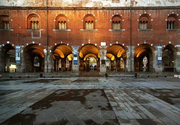 L'odierna piazza Mercanti