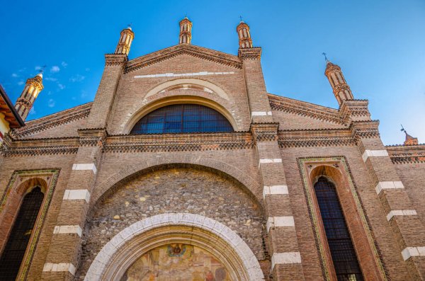 Santa Maria del Carmine, dettaglio portale centrale