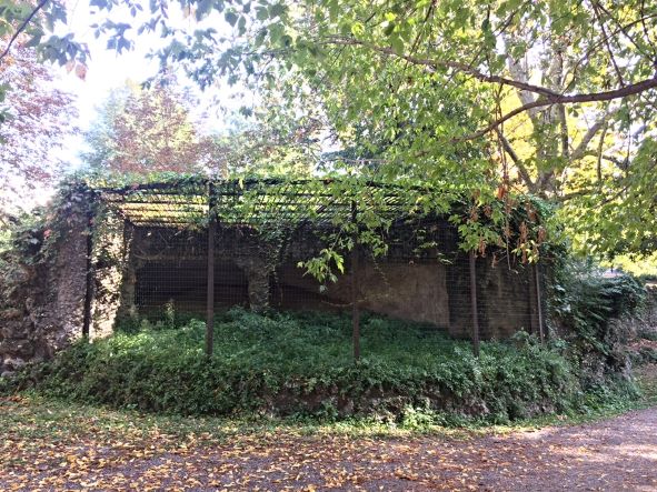 Giardini di Porta Venezia: grotte orsi