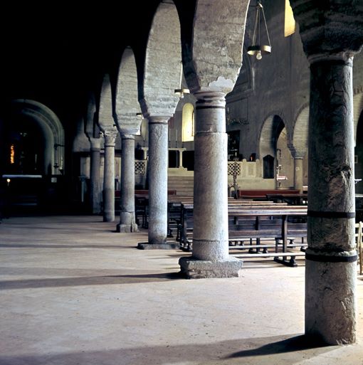 Basilica di Agliate - colonnato