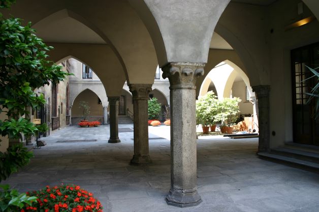 Palazzo Borromeo - cortile