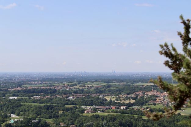 Milano dal Santuario di Montevecchia