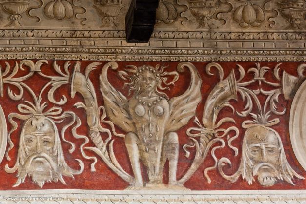 Vigevano, piazza Ducale - gli affreschi